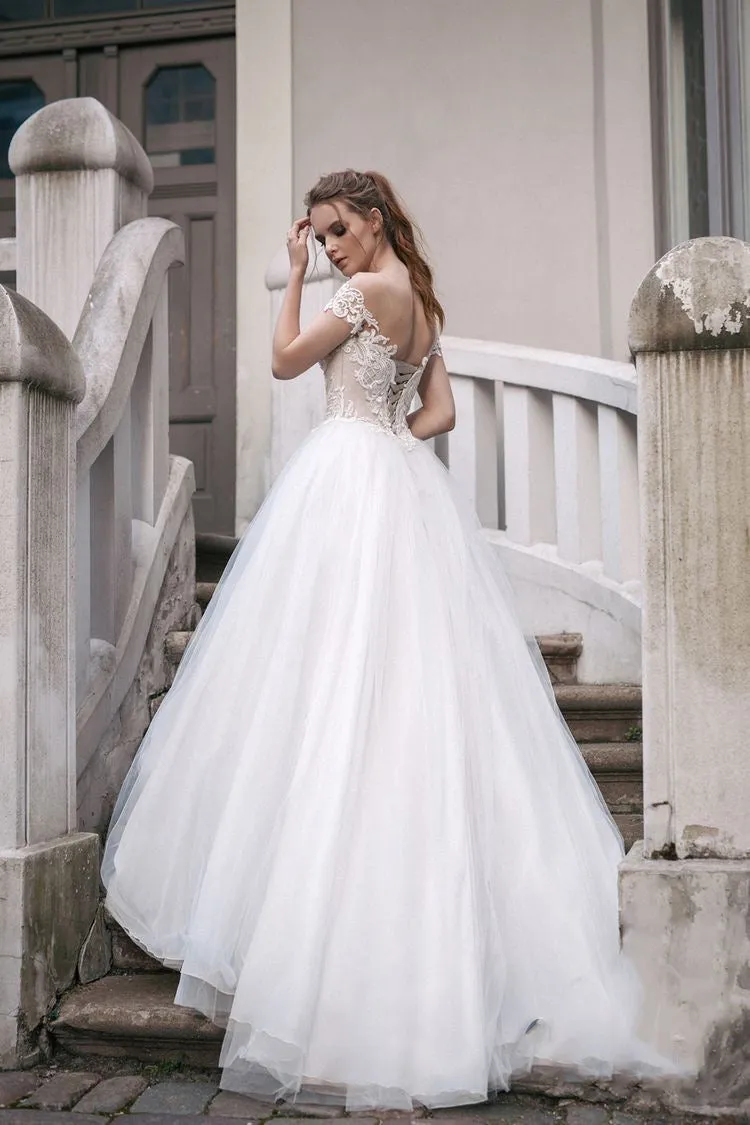 Beautiful Wedding Dresses Aline Bateau Appliques Brush Train Open Back Bridal Gown JKW361