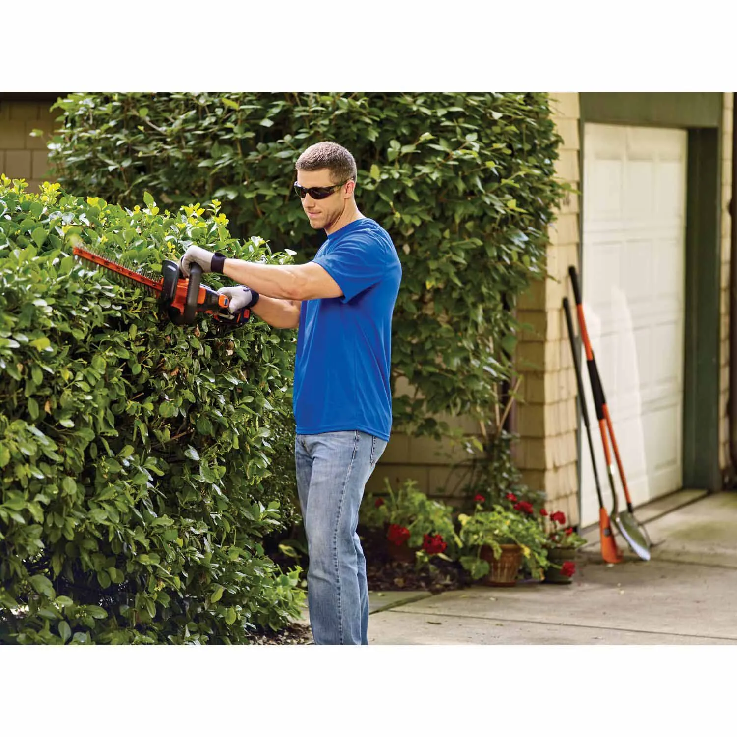 Black & Decker LHT341 40-volt 24-in Dual Cordless Hedge Trimmer (with Battery)