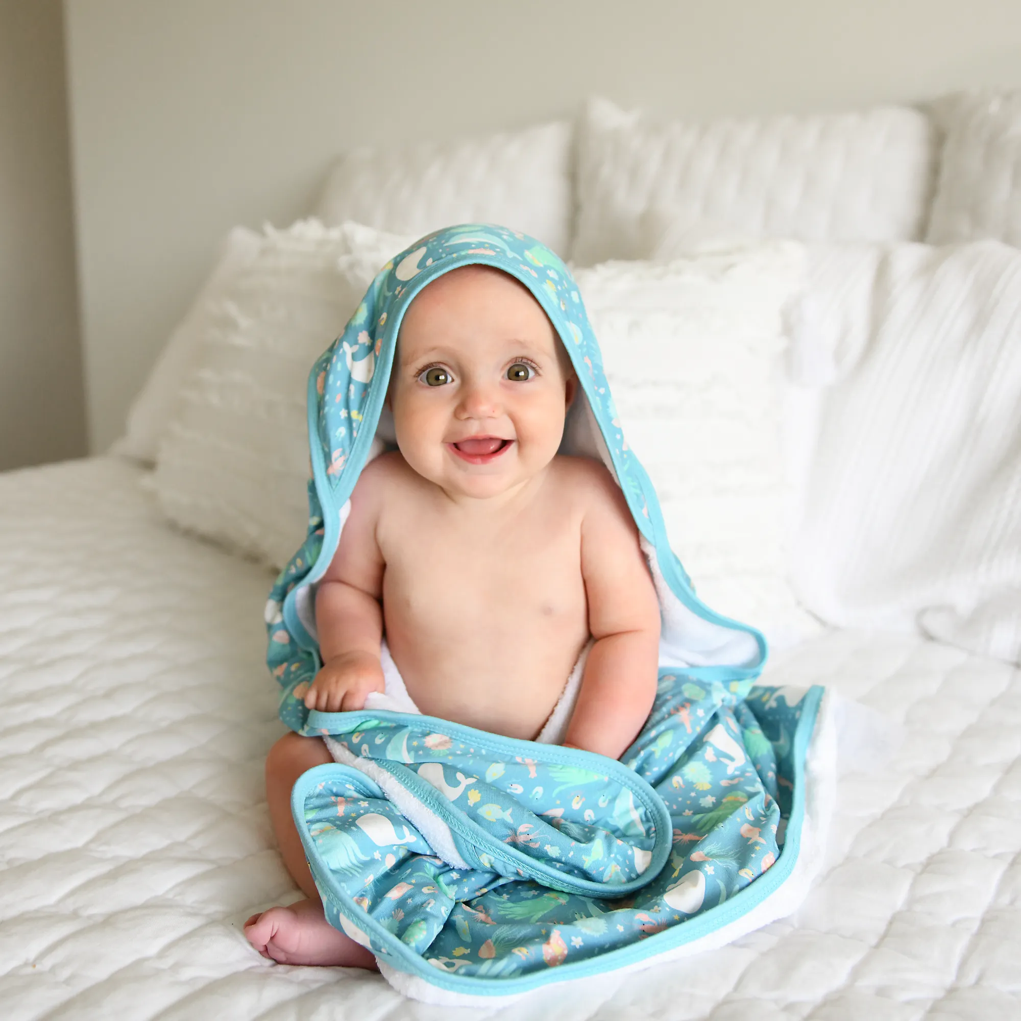 Bree Plush hooded TOWEL