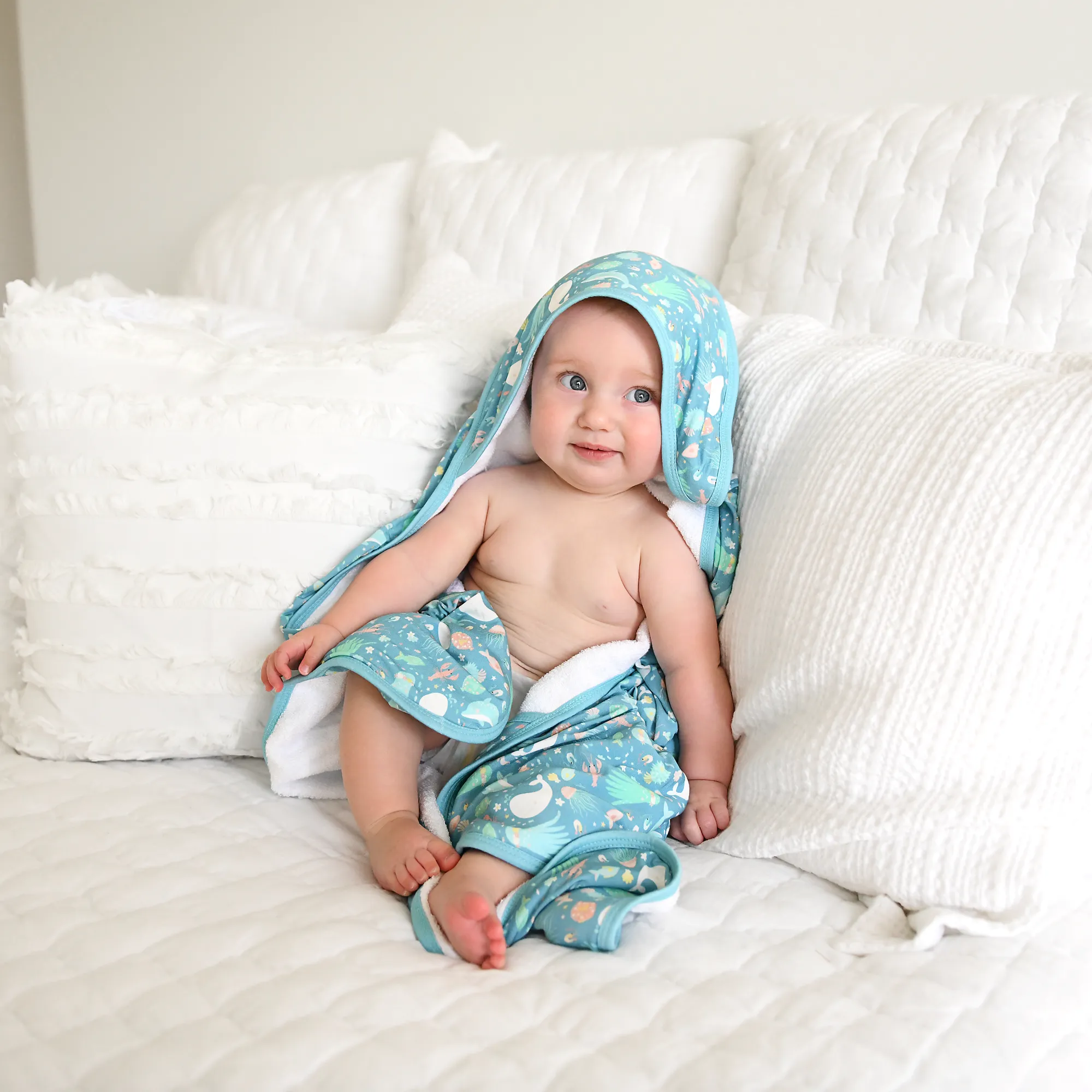 Bree Plush hooded TOWEL