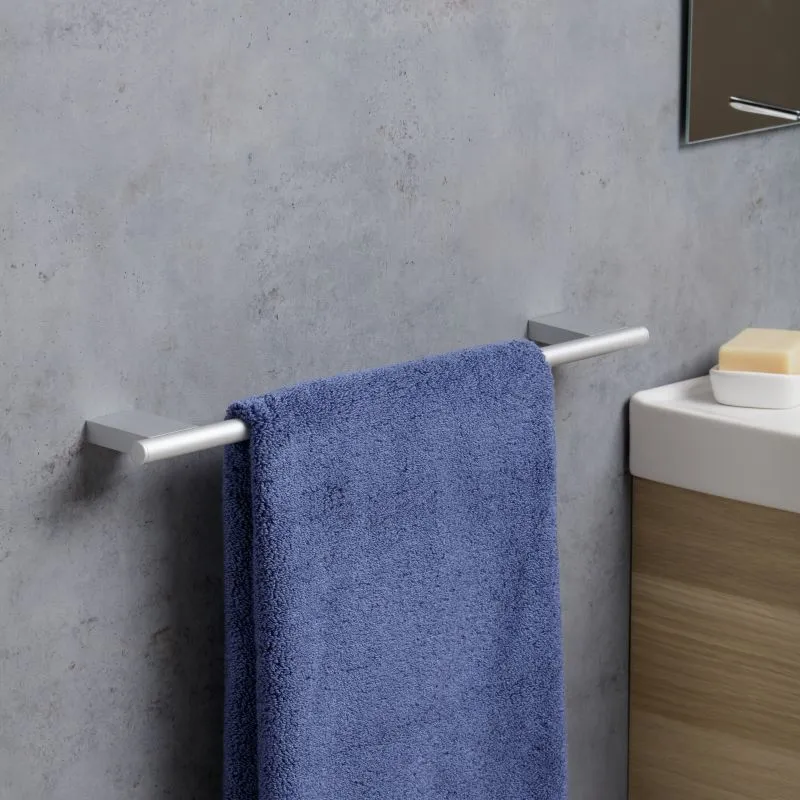 Medium-Sized Towel Rail Aluminum Shiny