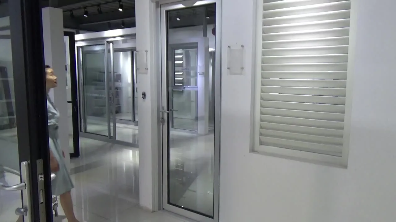 Superwu China suppliers aluminum double glazing casement door with mosquito net