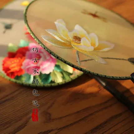 Suzhou Embroidery Hand-made Double-sided Embroidery Fan Chinese Style Sandalwood Real Silk Palace Fan 0049