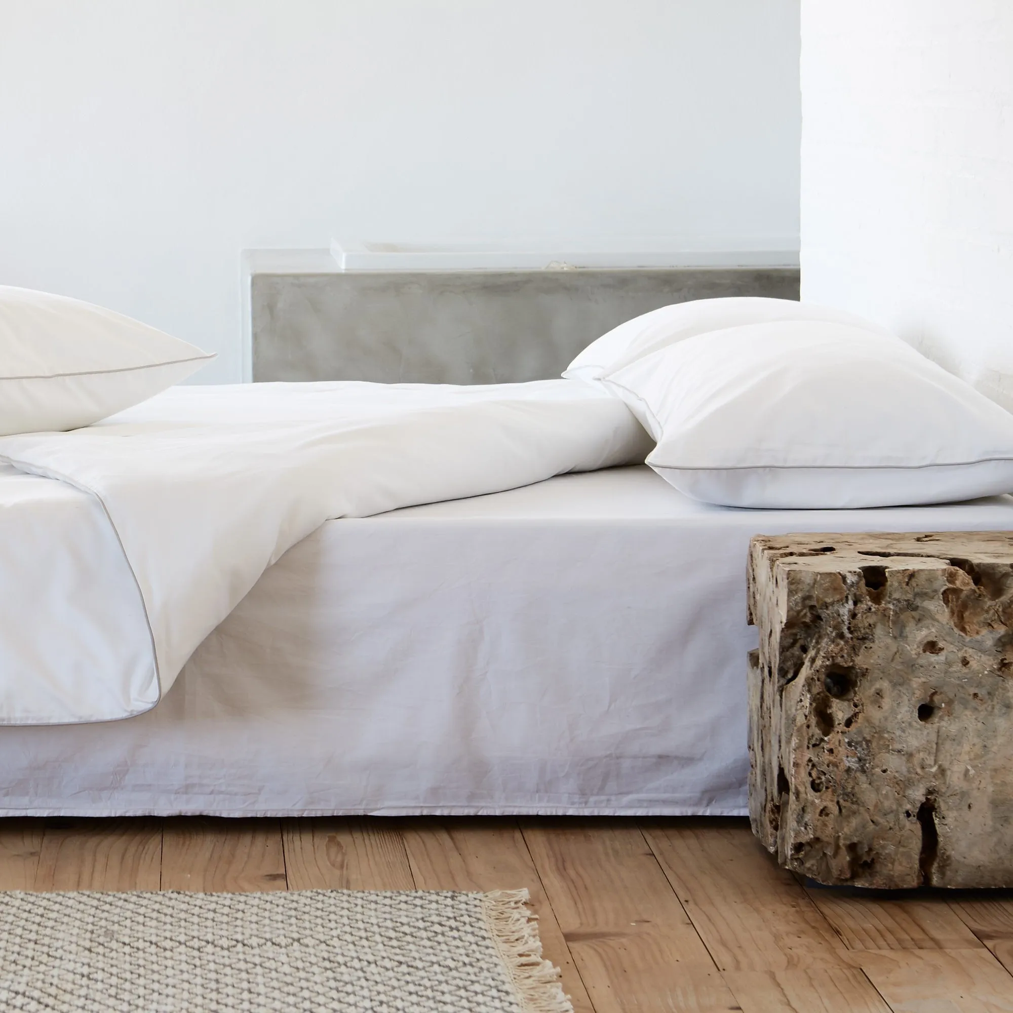 Tercia Pillowcase [White/Charcoal]